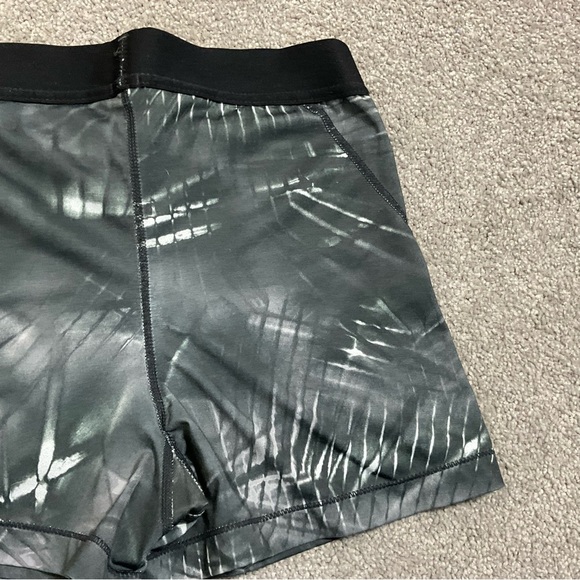 Nike Pro Black and Gray 3” Size Small - Picture 6 of 9